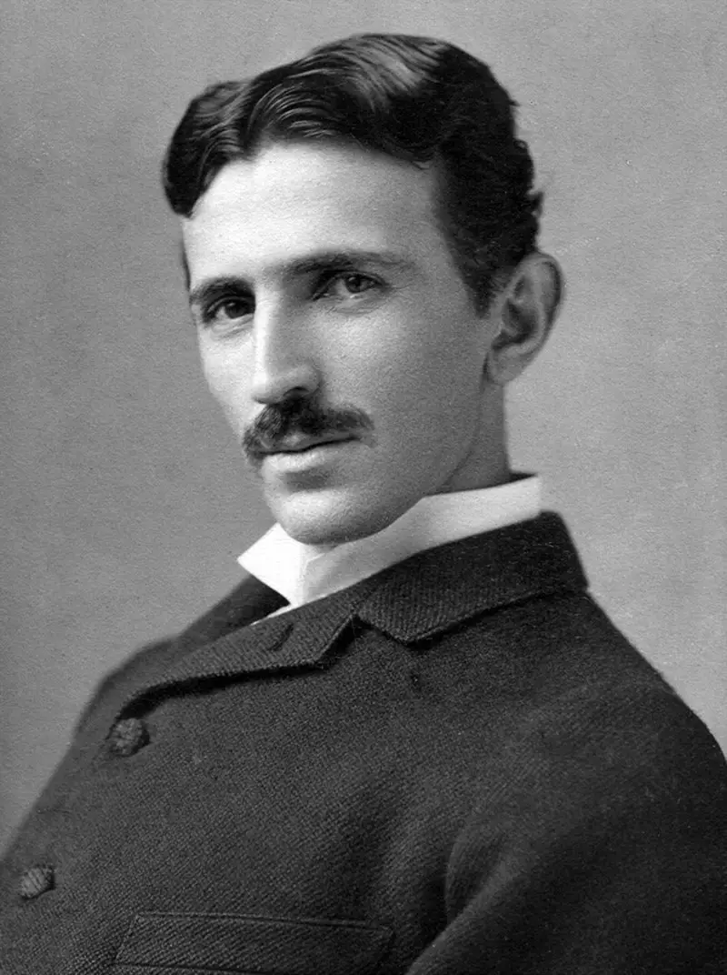 Nikola Tesla retrato histórico